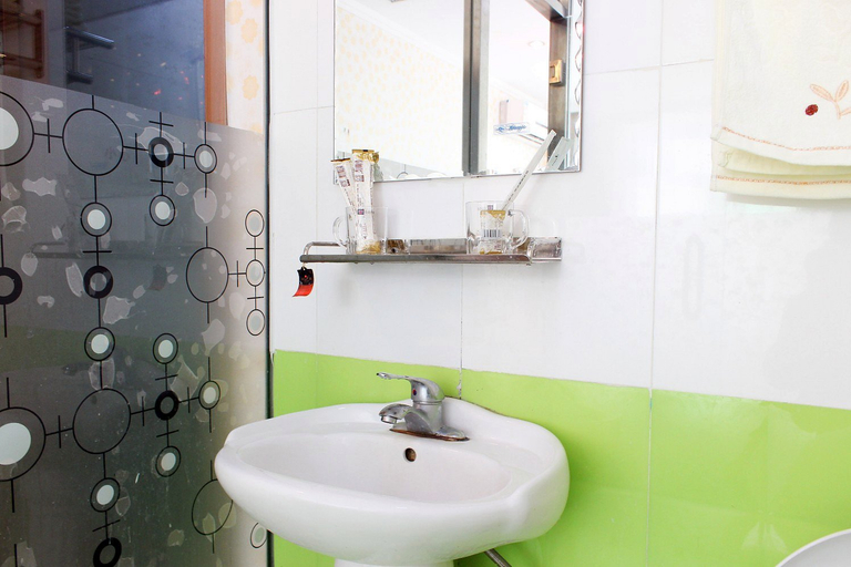 Bathroom 5, Jinyun Express Inn, Shenyang
