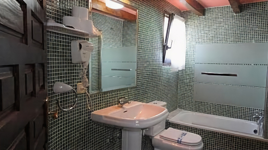 Bathroom, Conjunto Hotelero la Pasera, Asturias