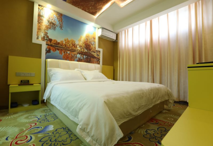 Bedroom 1, Wenran Hotel, Ili Kazakh