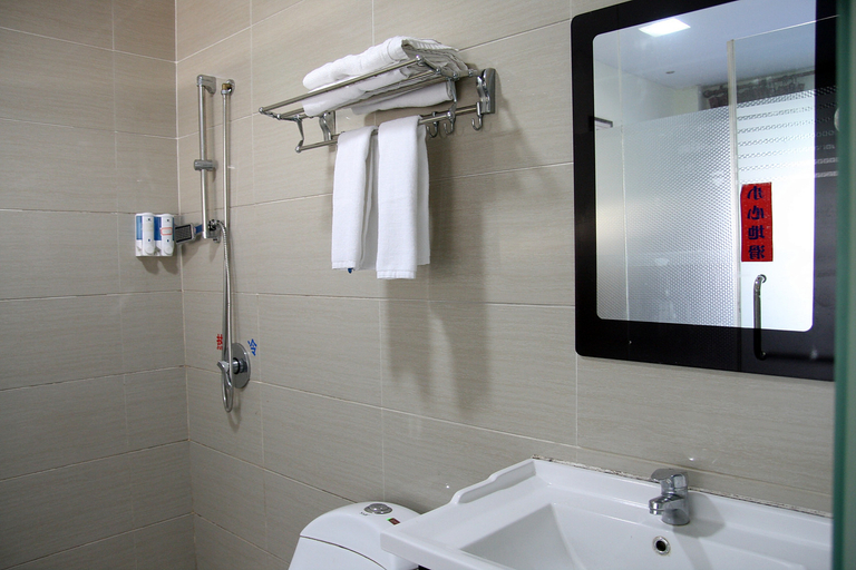 Bathroom 5, Fengqiao Business Hostel, Foshan