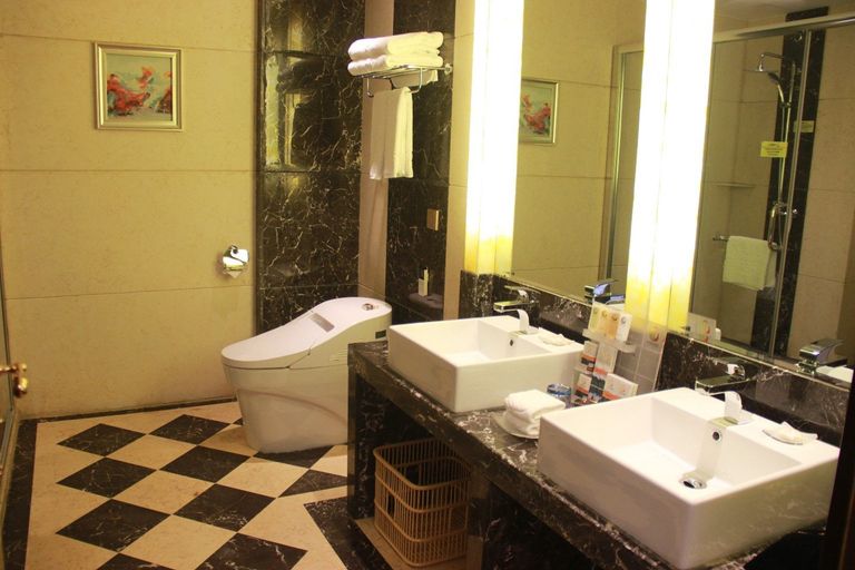 Bathroom 2, You Shui Pearl Hotel, Enshi Tujia and Miao