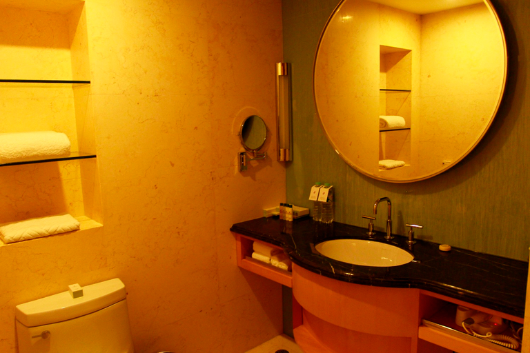 Bathroom, Harbour City Hotel, Jingmen
