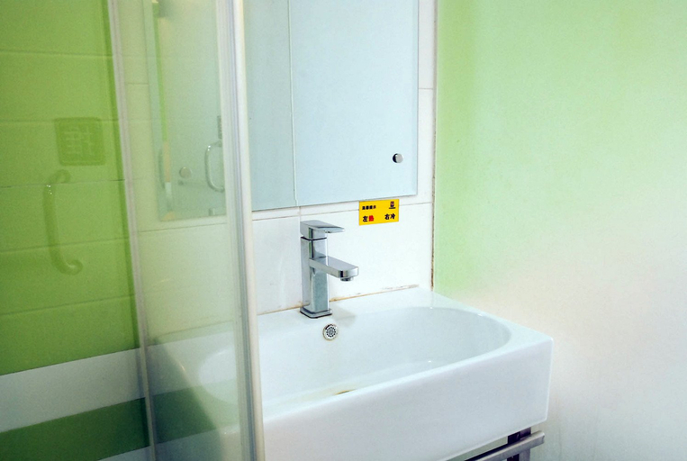 Bathroom 2, E'nanqing Business Hotel, Dongguan