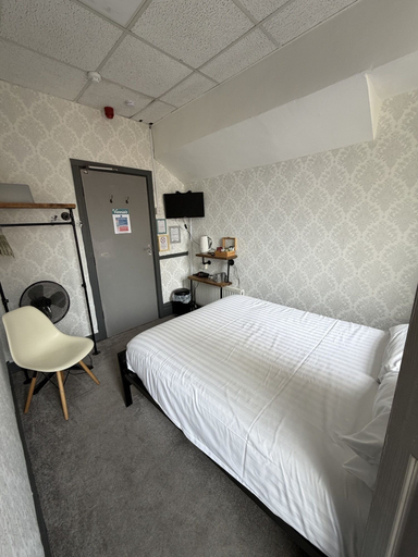 Bedroom 2, Vinnies Family Hotel, Blackpool