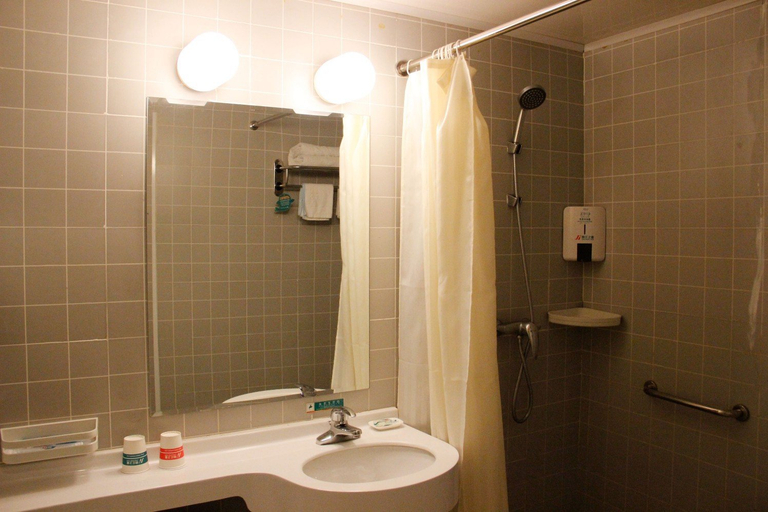 Bathroom 3, JInjiang Inn Chengdu DuFu CaoTang Branch, Chengdu