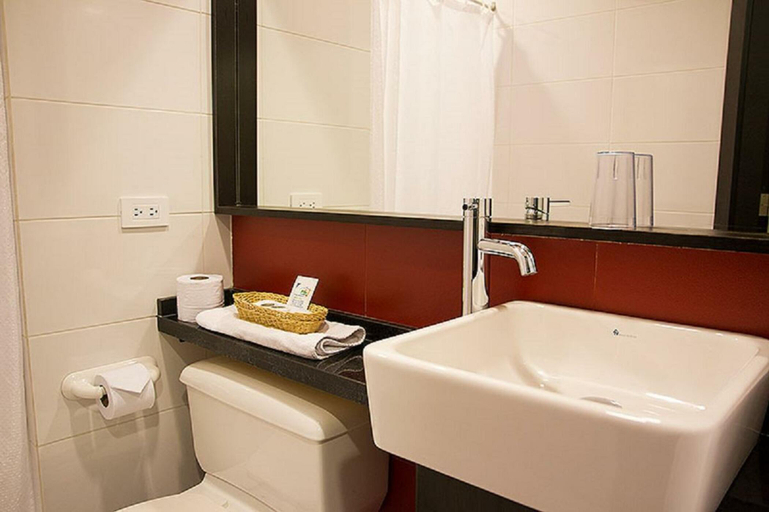 Bathroom 4, Hotel Finlandia, Quito