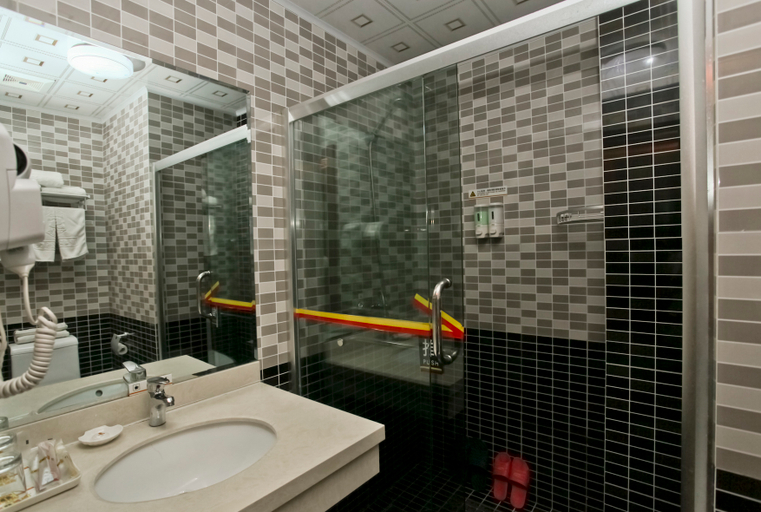 Bathroom, Super 8 Dalian Development Zone, Dalian