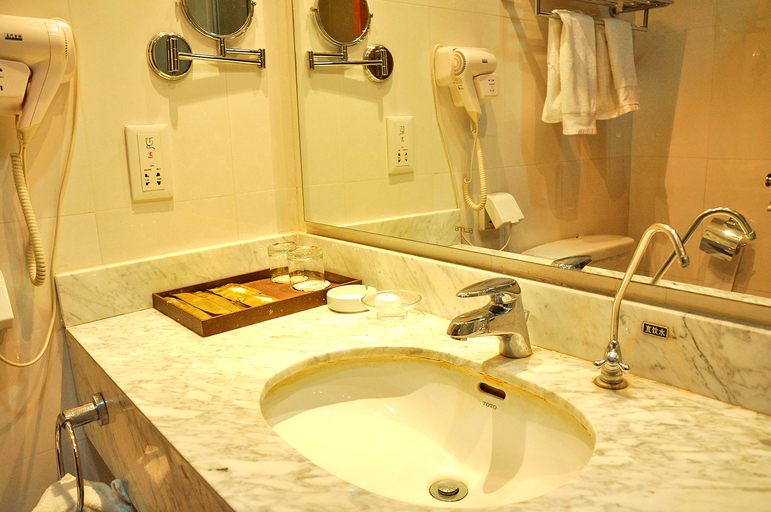 Bathroom 2, Renda Conference Center, Taiyuan