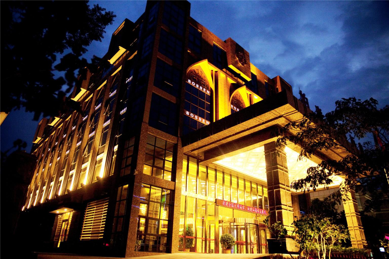 Exterior & Views