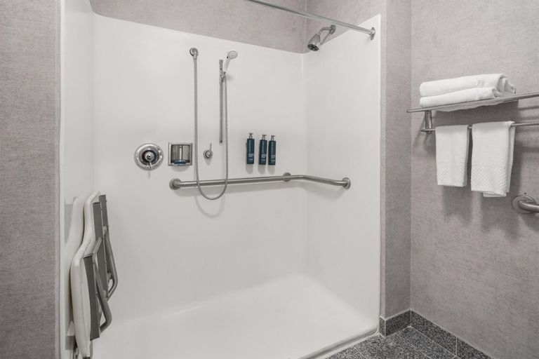 Bathroom 5, Doubletree by Hilton Hotel Leominster, Worcester