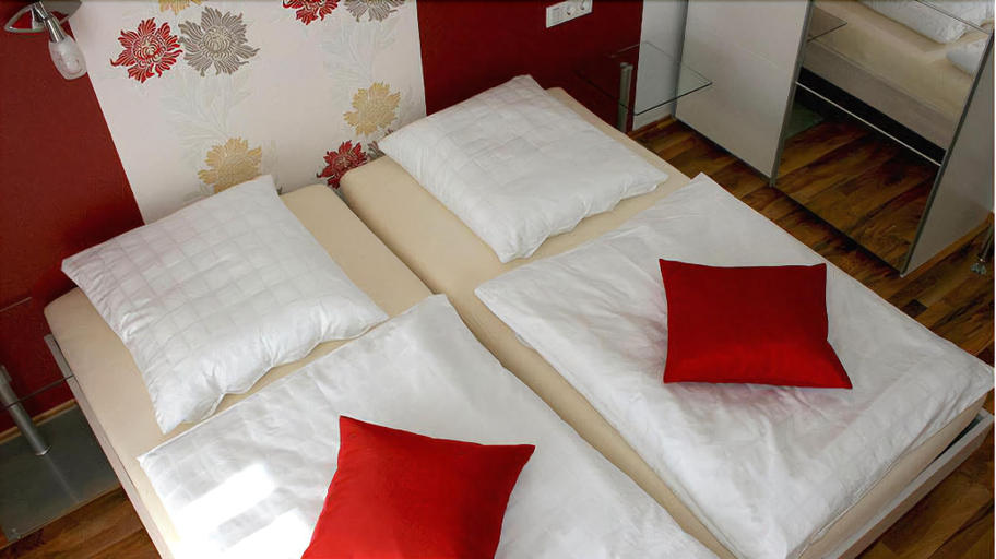 Bedroom 3, Hotel Am Donaubogen, Regensburg