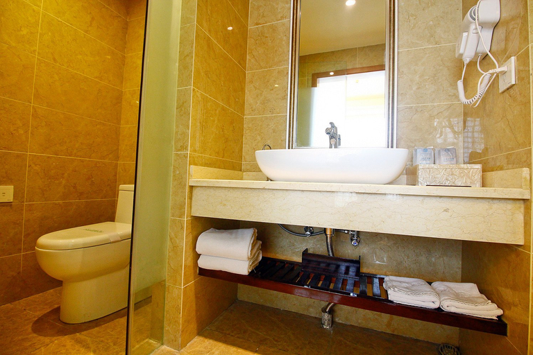 Bathroom 2, Peach Holiday Hotel, Xi'an
