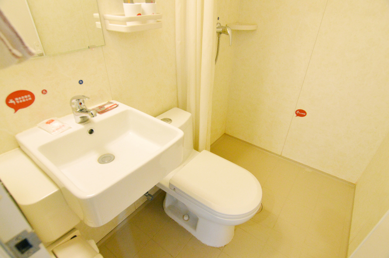 Bathroom, Shankee Hotel (Gaoyi Railway Station), Shijiazhuang