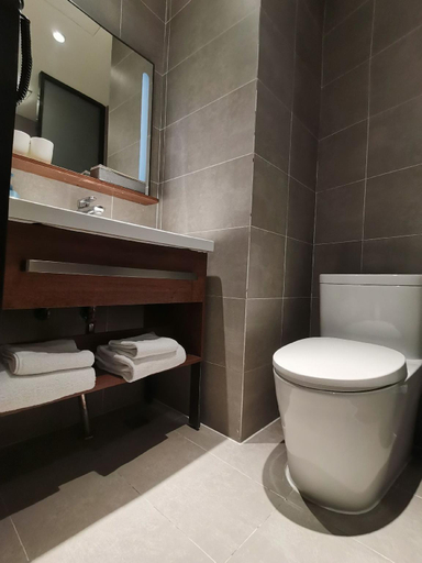 Bathroom 4, HanTing Hotel (Qingdao May Fourth Square Zhiquan Road Subway Station), Qingdao