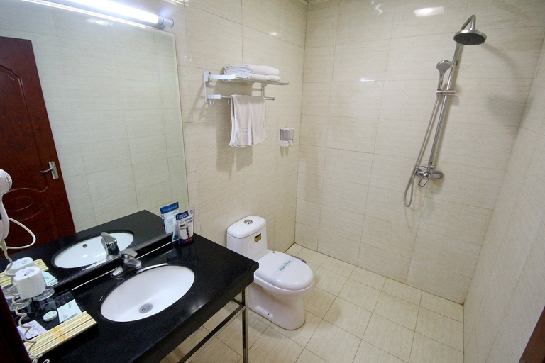 Bathroom 3, Linhao Hotel (Xi'an Datang Everbright City Convention and Exhibition Center Metro Station), Xi'an
