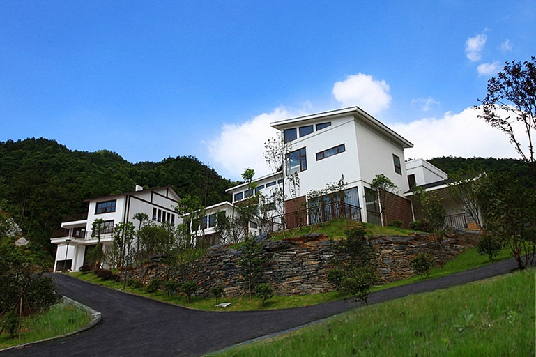 Exterior & Views 1, Lushan Zuishi Hot Spring Resort Hotel, Jiujiang