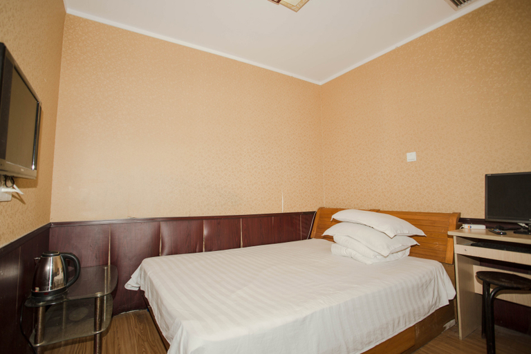 Bedroom 2, Xingqitian Hotel, Qingdao