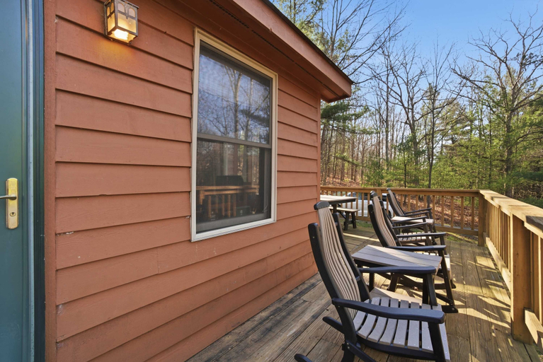 Room 5, Family-friendly Home w Hot Tub Fire Pit Games, Garrett