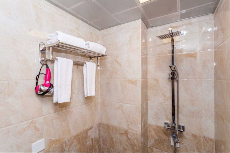 Bathroom 3, Yijia Holiday Hostel, Chengdu