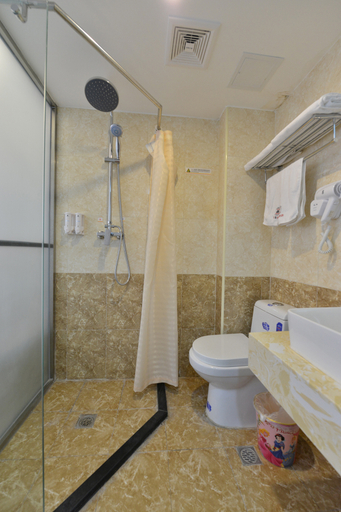 Bathroom, Super 8 Hotel (Liujiayao Metro Station), Beijing
