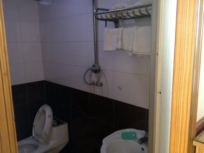 Bathroom, Jincheng Hotel, Changzhou