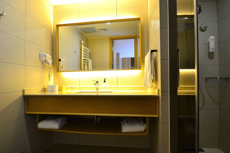 Bathroom 2, TRUE GO Hotel (Central Avenue Subway Station Baicheng Railway Station), Harbin