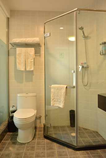 Bathroom, Beijing Lucky Hotel (Beijing Huilongguan Longze Subway), Beijing