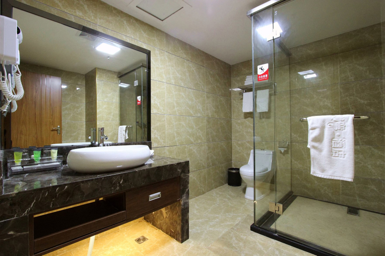 Bathroom, Water Bay Hotel (Longgang, Tangkeng Metro Station), Shenzhen