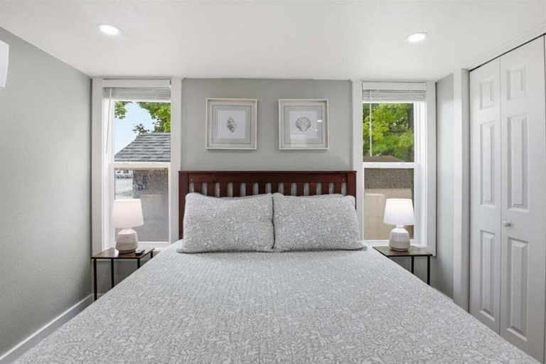 Room 2, Lookout Tiny Home Near Marina, Dock Access & Dining, Morgan