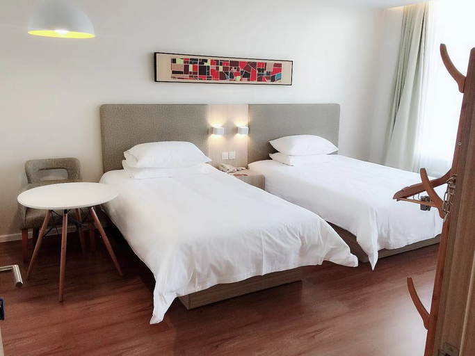 Bedroom 2, Hanting Hotel Chifeng Railway Station West Square, Chifeng