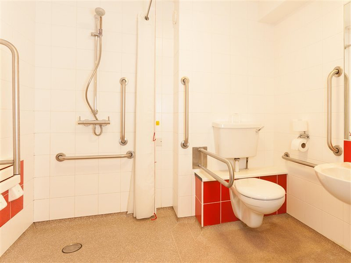 Bathroom 5, Travelodge Worthing Seafront, West Sussex