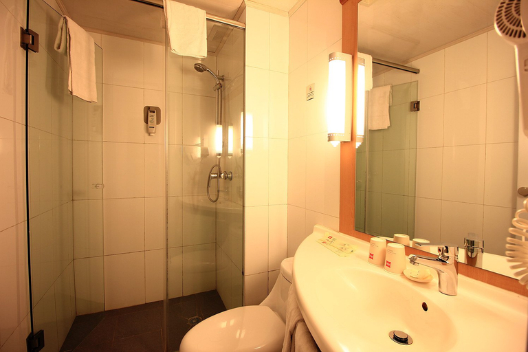 Bathroom 2, Ripple Hotel (Rizhao Lecheng Huoche), Rizhao