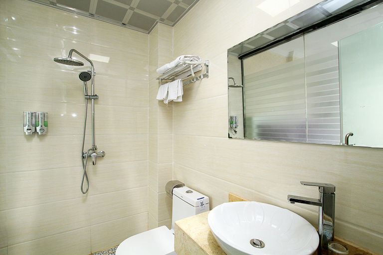 Bathroom, Xinlin Hotel, Guilin
