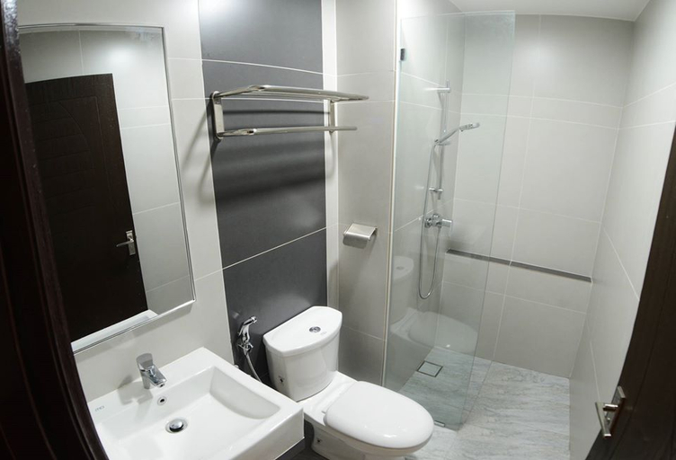 Bathroom 4, スター ウェル ホテル, Lipis