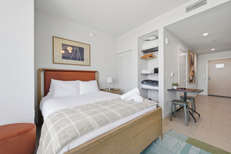 Room 4, The Crosby Balcony Studio Palermo Home, Gunnison