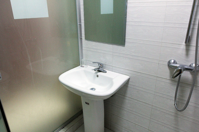 Bathroom 4, Junyi Chain Hotel (Tianmen baoan palza Store), Tianmen