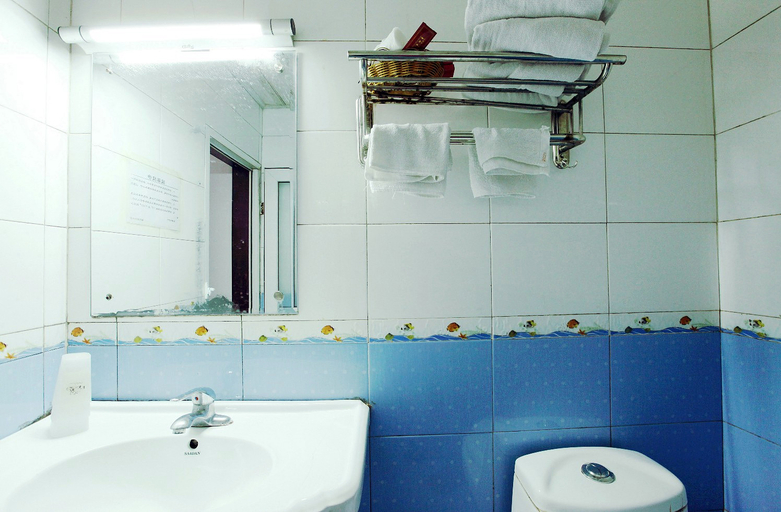Bathroom 2, Ni Hao Hotel (Beijing Tian'anmen Square Dashilan Hotel), Beijing