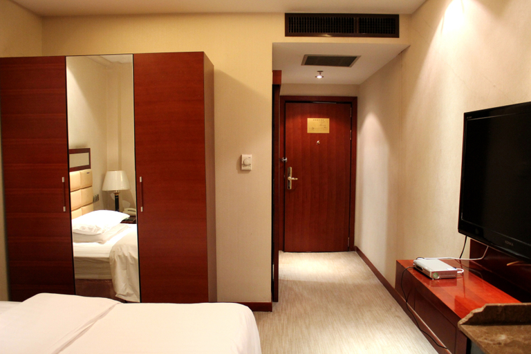 Bedroom 2, Linghai International Hotel, Jinzhou