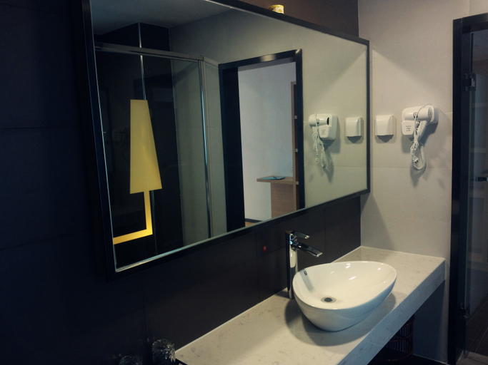 Bathroom 3, Wuchuan Qitian Hotel, Zhanjiang
