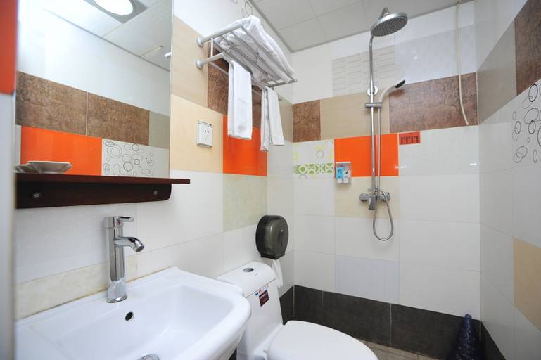 Bathroom 2, Yuhe Hostel, Kunming