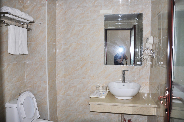 Bathroom, Xingangwan Hotel, Qiandongnan Miao and Dong