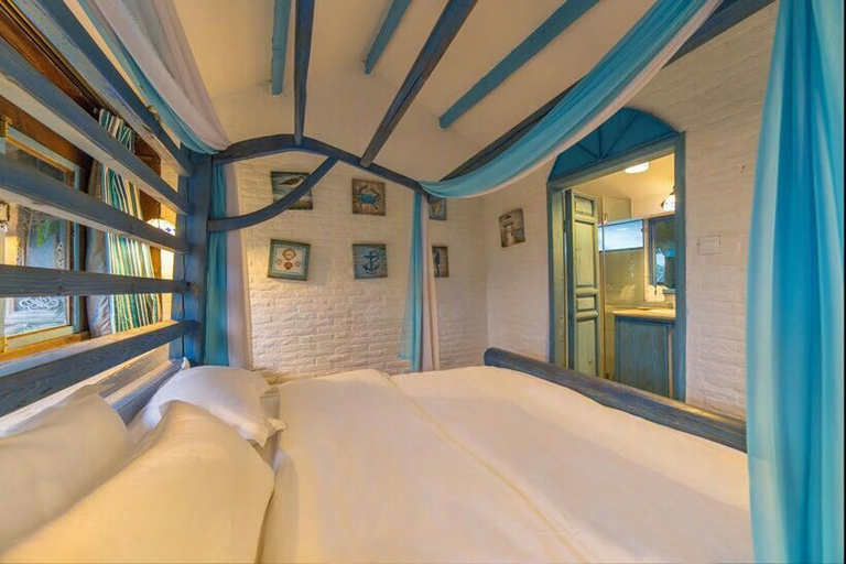 Bedroom, Yunshang Mansion, Lijiang