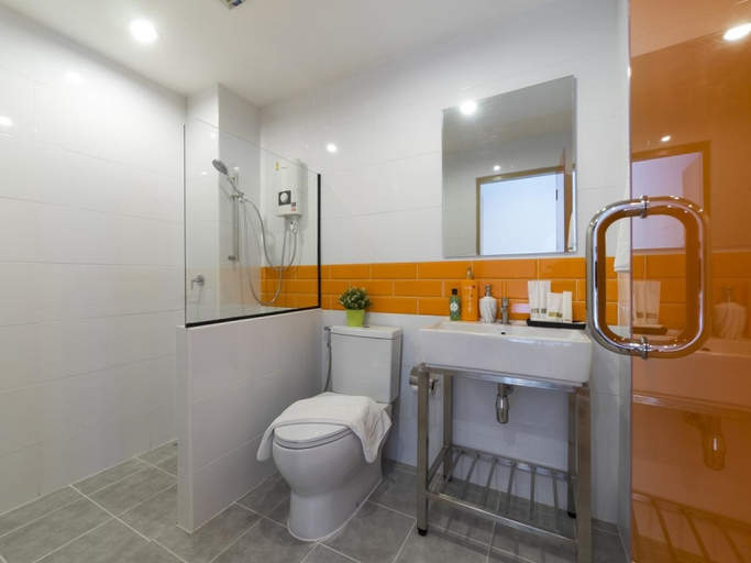 Bathroom 4, The Iconic Hotel Don Mueang Airport, Don Muang