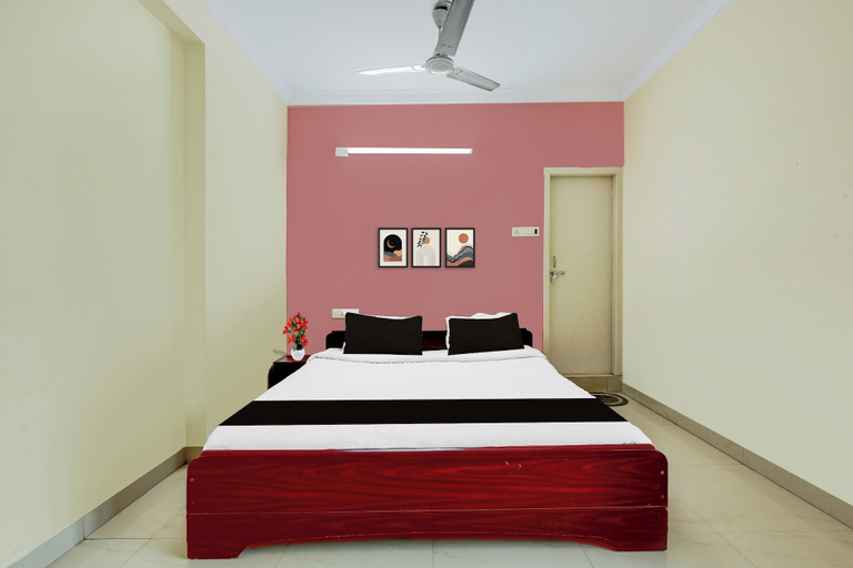 Room 4, Collection O Bhanugudi Junction Kakinada, East Godavari