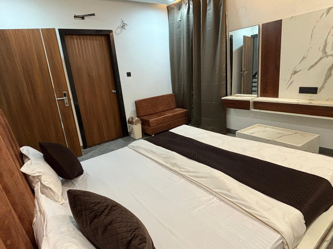 Bedroom 2, HOTEL SHREE ASHTAVINAYAK GRAND, Mandla
