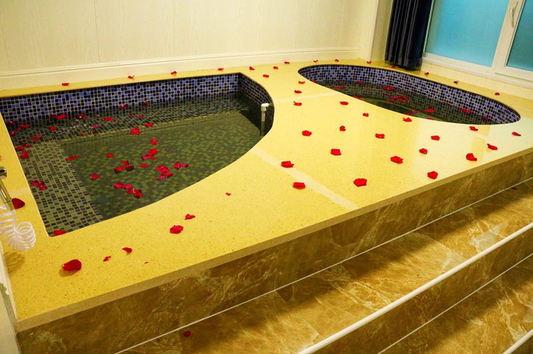Bathroom 3, Dongxing Hot Spring Hotel, Linxia Hui