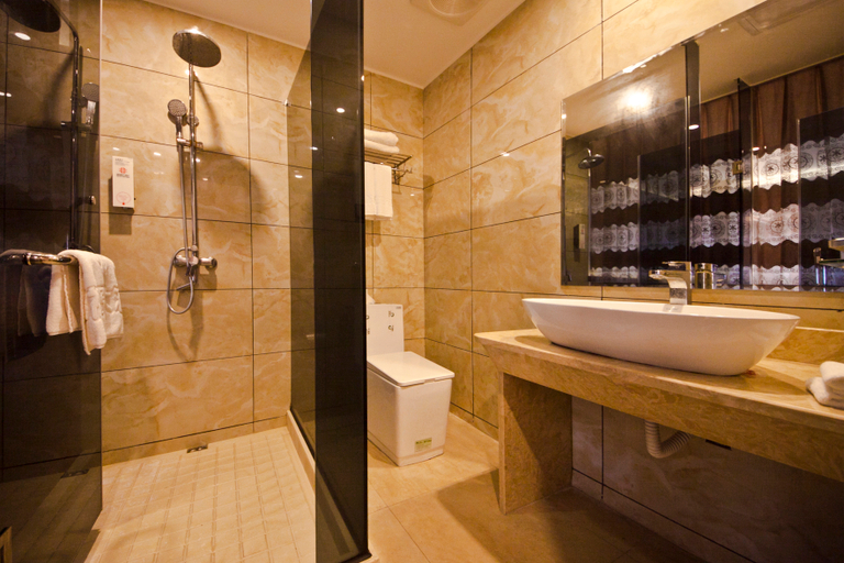 Bathroom 5, Days Inn, Fuzhou