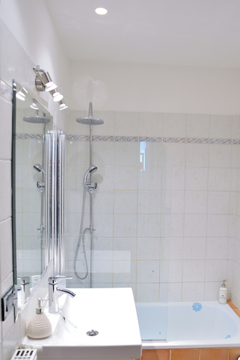 Bathroom 5, Aquarius Inn, Rome