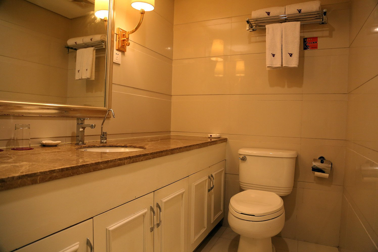 Bathroom 2, Victoria Business Hotel, Taizhou