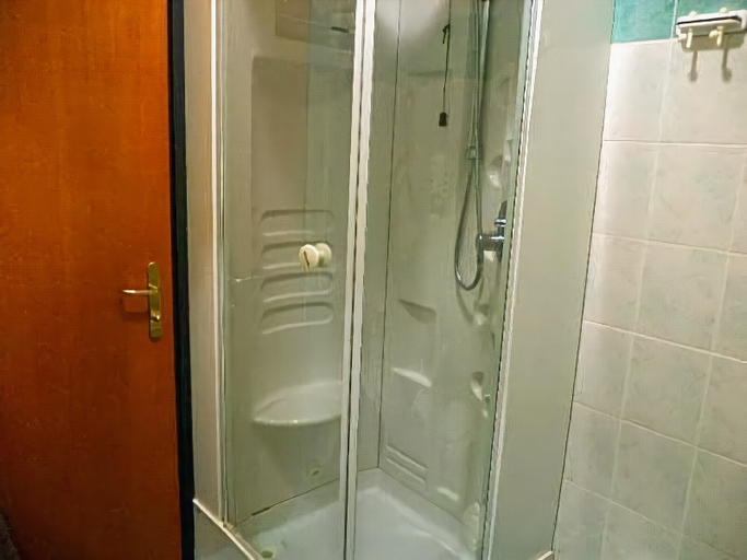 Bathroom 5, Hotel Valdarno, Arezzo